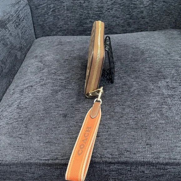 NWOT...Coach Tan and Brown Signature Wristlet - Picture 7 of 8